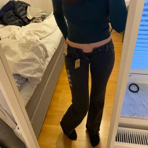 Låtmidjade Levis jeans  - Helt nya jeans från Levis Köpta i USA och prislappen sitter kvar. De är tyvärr för små för mig. Strl 24x32