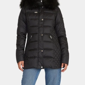 Rock and Blue!  - Säljer nu min svarta rock and Blue jacka då den inte kommer till användning, jackan köptes förra vintern och har knappast används. Jag har tyvärr inte kvar pälsen därav priset, säljer för 1000kr men kan gå ner i pris vid snabb affär.💕💕💕💕