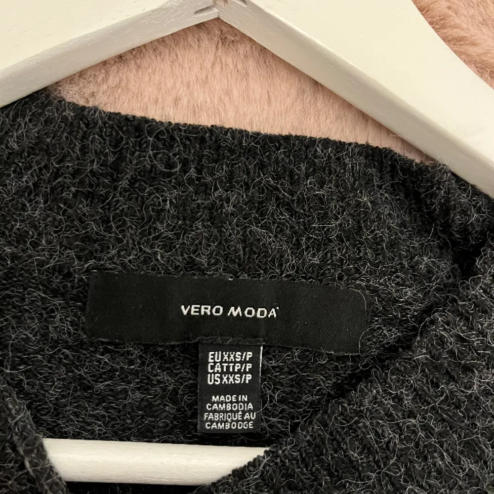 Stickad tröja från vero moda inga defekter och inte nopprig, passar även xs. Tröjor & Koftor.