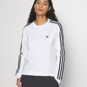 Tröja  - Adiddas tröja M/ L Passar