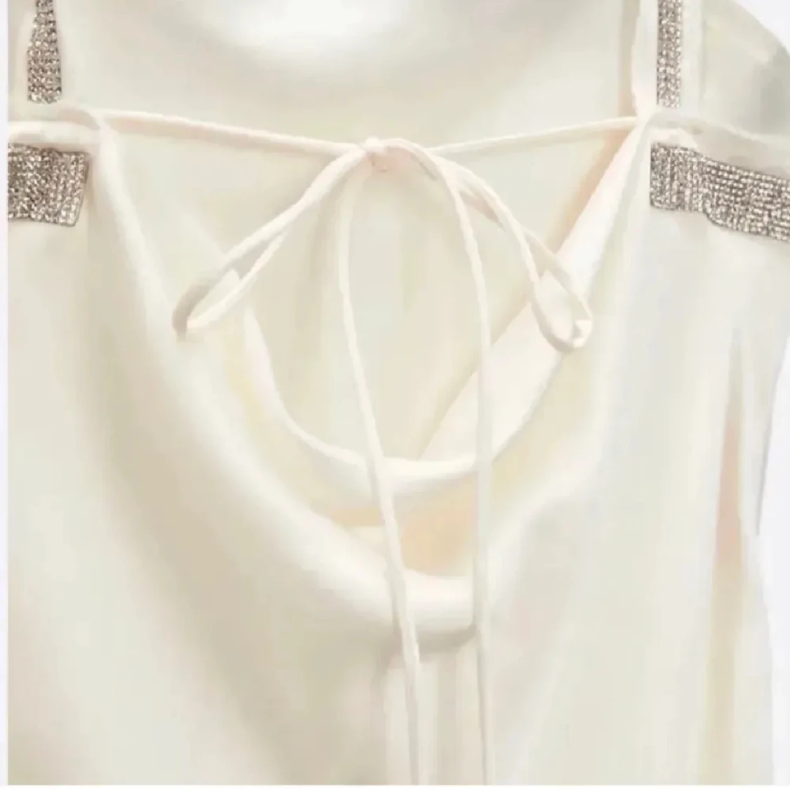 Vit zara klänning i satin - 90