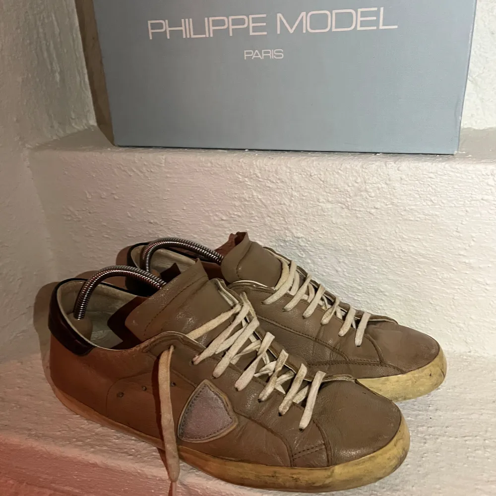 Tja! Nu säljer vi dessa Philippe Modell skor! Bara att höra av er vid funderingar, priset är diskutabelt!’!💯😃😃. Skor.
