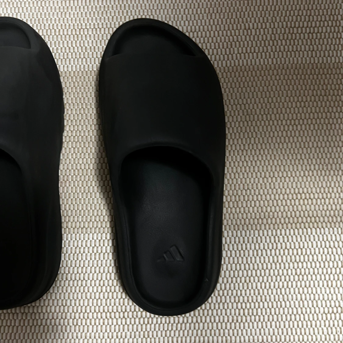 Yeezy slides Svart storlek 42 - 90