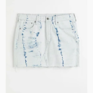 Tie dye kjol - Superfin jeanskjol perfekt inför sommaren. Aldrig använd.