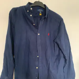 Ralph Lauren Skjorta i färgen mörkblå Storlek XS/S Pris kan diskuteras Nypris 2100