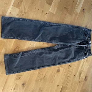 Raka jeans  - Jeans som är för små för mig