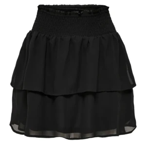 Volang kjol - Svart jättesnygg volangkjol från Chelsea, säljer då den inte kommer till användning 