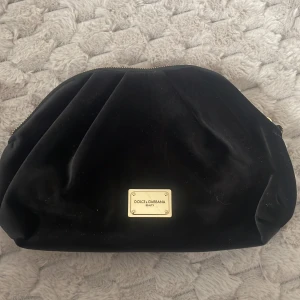 Dolce & Gabbana SMINKVÄSKA💄 - Helt ny sminkväska! Fick i present men har aldrig använt den💘 Köptes från Kicks! 