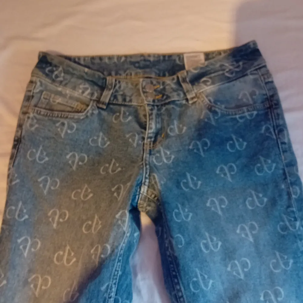 Super snygga Lågmidjade bootcut jeans, Aldrig Andvända💗. Jeans & Byxor.