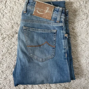 Jacob Cohen jeans - Säljer ett par feta Cohëns i 8/10 skick. Nypris över 5000. Modellen är 622 vilket är slim fit. Kom privat för fler frågor!
