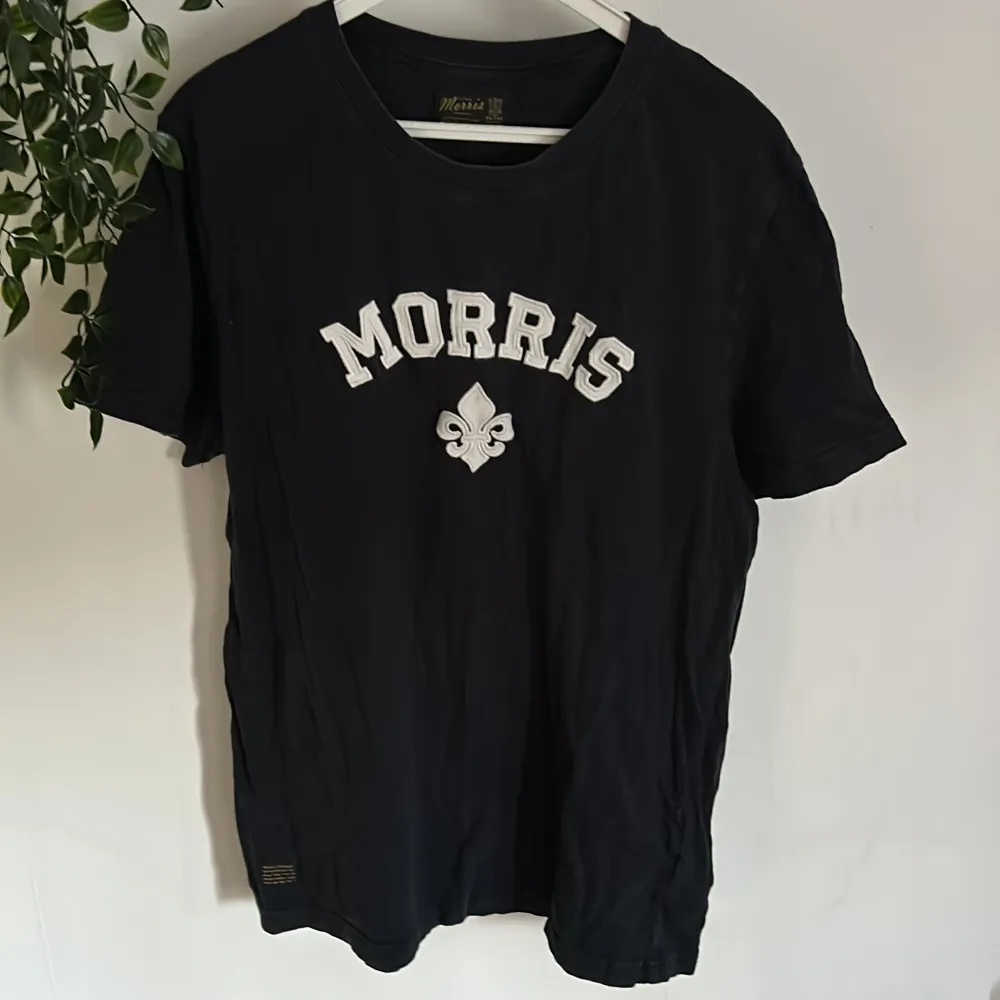 Tja säljer denna feta Morris t shirten perfekt nu till sommarn, inga defekter hör av vid funderingar. T-shirts.