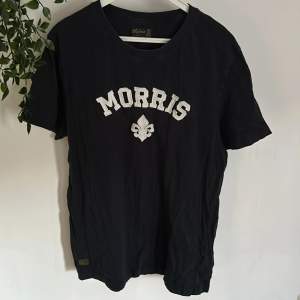 Tja säljer denna feta Morris t shirten perfekt nu till sommarn, inga defekter hör av vid funderingar