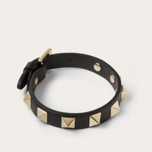 Valentino armband  - Säljer mitt fina valentino armband som inte kommer till användning, det finns inga defekter!
