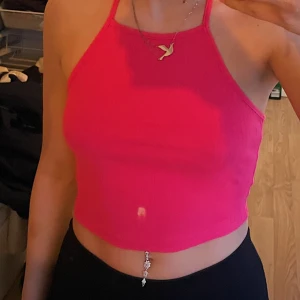 Topp - Rosa topp med öppen rygg, superfint skick. I princip oanvänd
