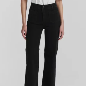 Jeans från twist and tango - Snyggaste jeansen från twist and tango med fickor framtill, väldigt svårt att fotta svarta jeans. Jag är 170 och vanligtvis en small. Nypris 1600