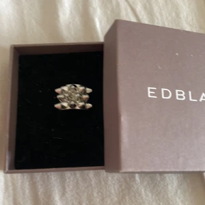 Edbladsring - 16.0 köpte den nyss men är för liten  Kan tänka mig att byta mot en större