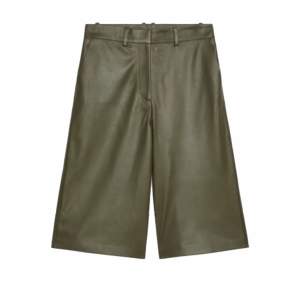 Arket Bermuda leather shorts  Khaki Nypris 2499:-