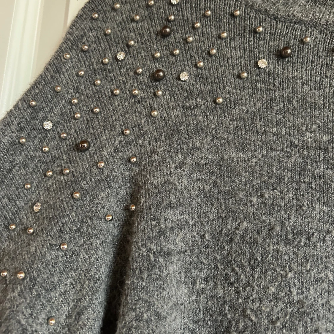 Grå stickad tröja - 90
