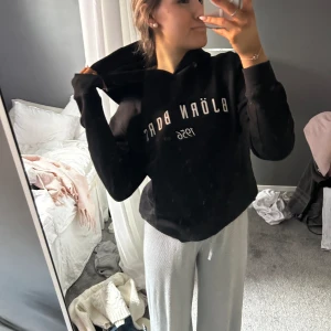 Hoodie  - Hoodie från Björn Borg som e sparsamt använd, hör av dig om du har några frågor❤️den är liten i storleken, jag har vanligtvis xs-s