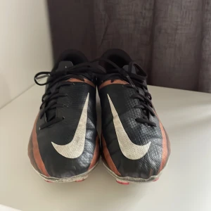 Nike Phantom GT fotbollsskor  - Använda i 1 år, lite slitna. 