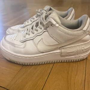 Nike air force 1 shadow  - Nike air force 1 shadow i storlek 38 men tycket de passar även 39