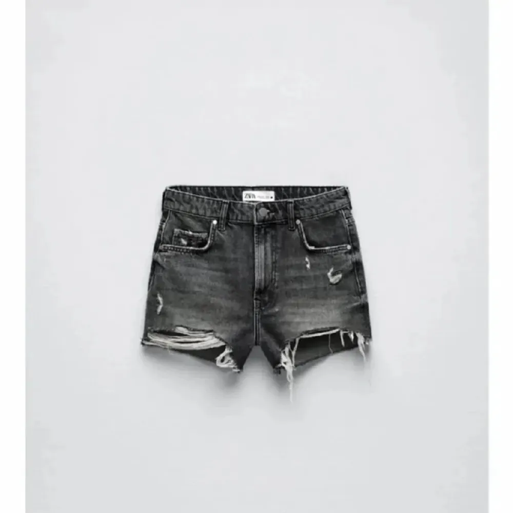 Jeans shorts från zara, bra skick💕. Shorts.