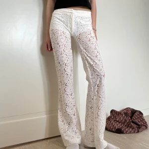 Spetsbyxor  - Superfina spetsbyxor, köpta secondhand och står tyvärr inget märke:( jag är 175💕 undershortsen medföljer inte men det är ett par vanliga boxertrosor💕