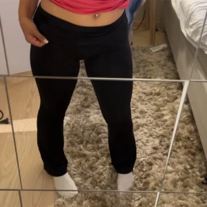 Yoga pants - Svarta yoga pants från bikbok. Aldrig använda. 