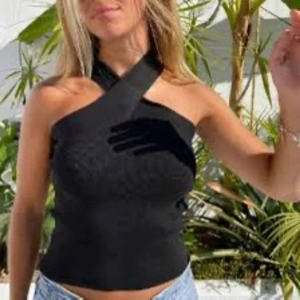 Festopp - Säljer denna topp från Alvii knappt använd🤍 storlek xs 