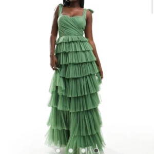 Balklänning  - Balklänning från Asos!! Endast testad, då jag hittade en annan🤩 Normal i storleken💕