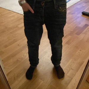 Reaplay jeans - Säljer mina feta reaplay jeans. Knappast e använda och i skit bra skick. Storlek w26 L32. Org pris är 1700kr men säljer mina för 499.Pris kan diskuteras vid snabb affär.