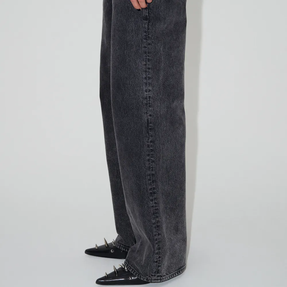 Our Legacy NEO CUT Overdyed Black Chain Twill. Helt nya med tags på. Storlek 38 passar storlek 48/50.. Jeans & Byxor.
