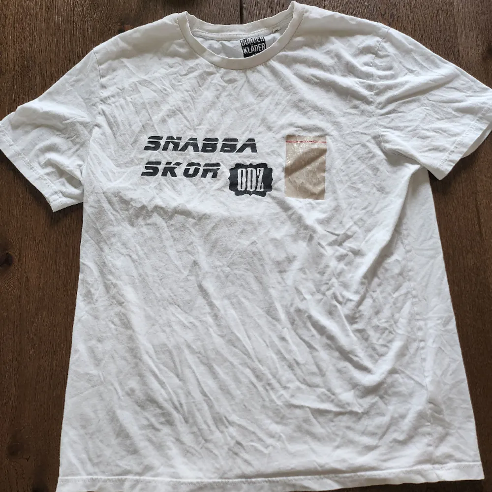 Äldre ODZ merch  Tryck: Snabba skor / zipbag  Använt skick  Storlek xxl. T-shirts.