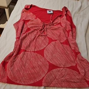 Topp - Topp som köpts på loppis tidigare! Knappt använd och finns inga synliga defekter. 