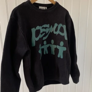 Sweater Weekday - Tjena! Säljer denna sjukt fräscha sweater från Weekday. Storlek M! Pris 175kr plus frakt! 📦 Om du har någon mer fråga är det bara och kontakta! 😁