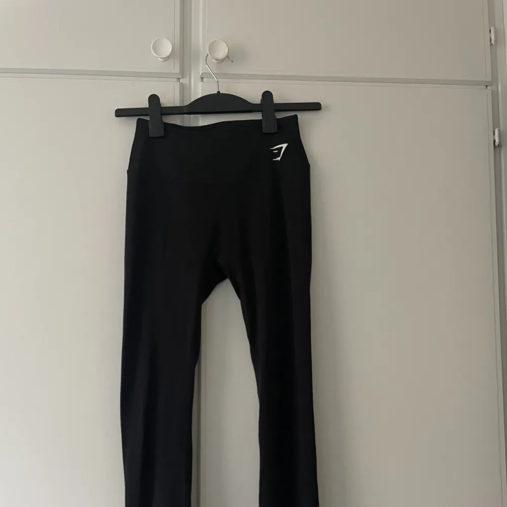 Nästan helt oanvända tights från gymshark. Storlek M. . Jeans & Byxor.