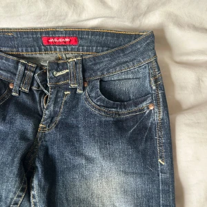 Jeans - Snygga lågmidjade jeans från märket JAG. Passar någon som är ungefär 160cm