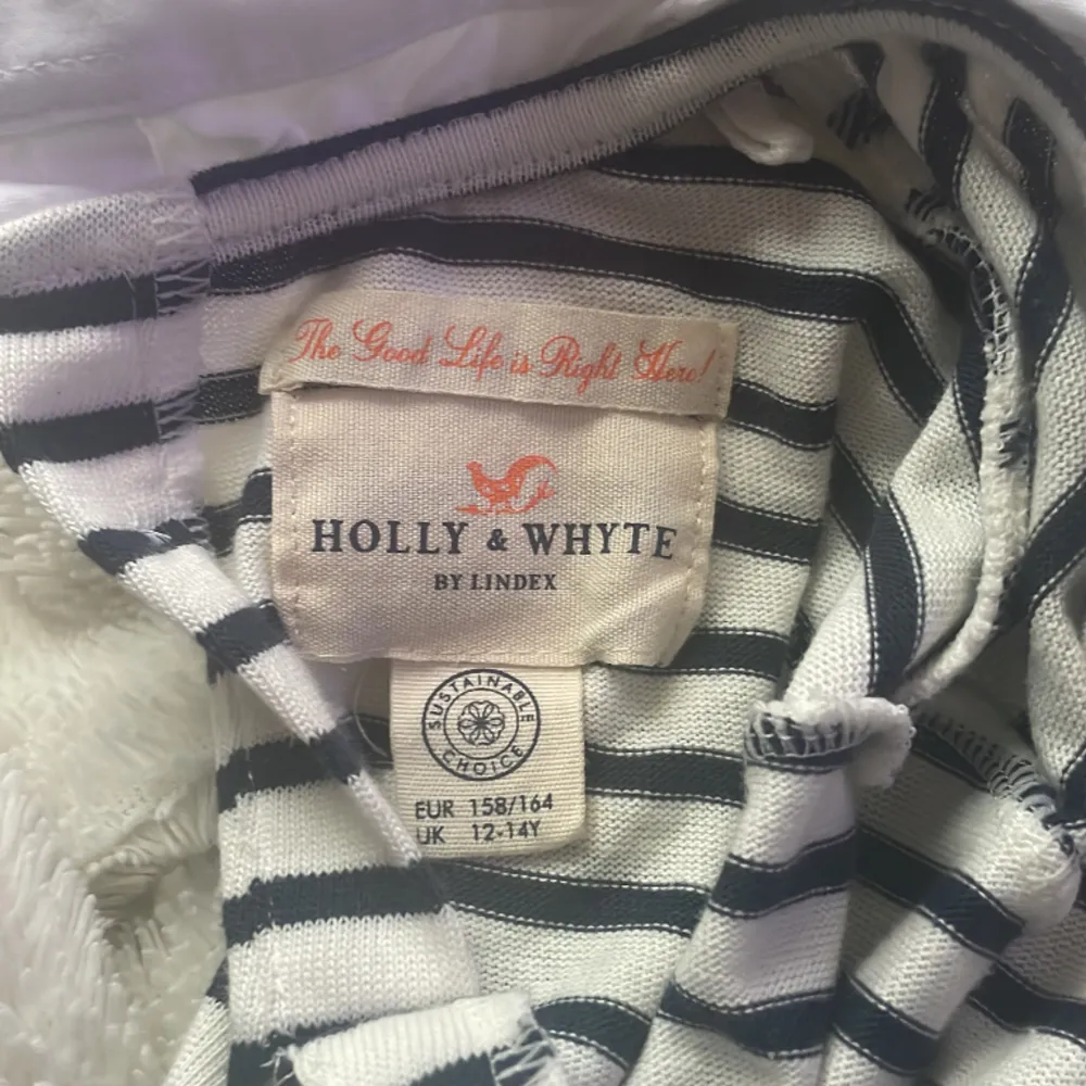 Holly & whyte skjort tröja köptes för 549 säljs för 120kr.. Skjortor.