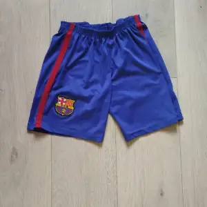 Hej! Säljer ett par Barcelona shorts 