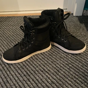 Vinterskor - Ett par vinterskor i bra sick från North i storlek 36 