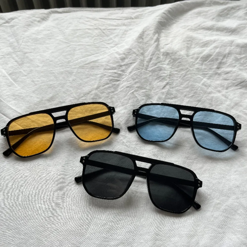 Hej, Säljer nu ett 3 pack med snygga tomford liknande solglasögon som är perfekta för sommaren! || Helt nya || Skriv vid frågor!. Accessoarer.