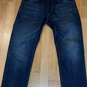 G-star jeans - Riktigt feta g-star raw jeans som passar till allt. Ny skick då dem knappt är använda. Passar till allt och riktigt sköna.