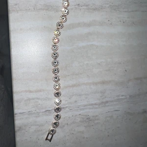 Swarowski armband - Mycket bra skick. Köpt för ca 2000