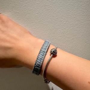 Jeansarmband #8 - Jeansarmband av återvunnet tyg 🩷