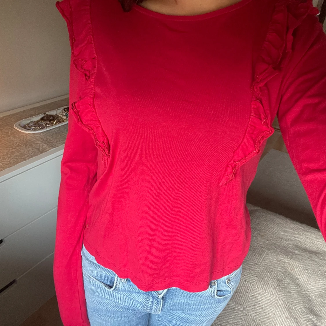 Röd volang tröja  - 90