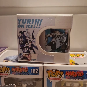 Yuri on ice kopp - Oandvänd kopp med yuri on ice tryck på. Köptes för 130kr. 