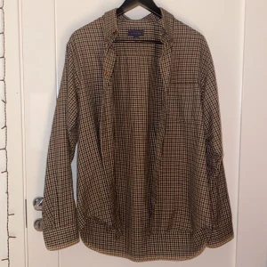 Rutig Skjorta - Tjockare skjorta i bruna toner. Rutig. Bra kvalitet. Stor i storleken.