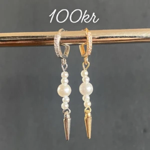 Örhängen  - Frakt 18kr. Man får ett par❤️