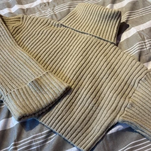 Stickad tröja från Gina Tricot  - Super skön använd fåtal gånger