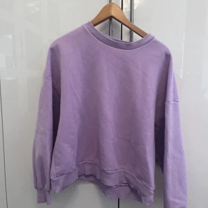 Lila sweatshirt - I bra skick från gina!💜